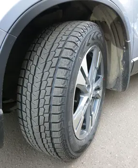 Автомобильные шины Yokohama 235/60R18 107Q XL iceGuard G075 2