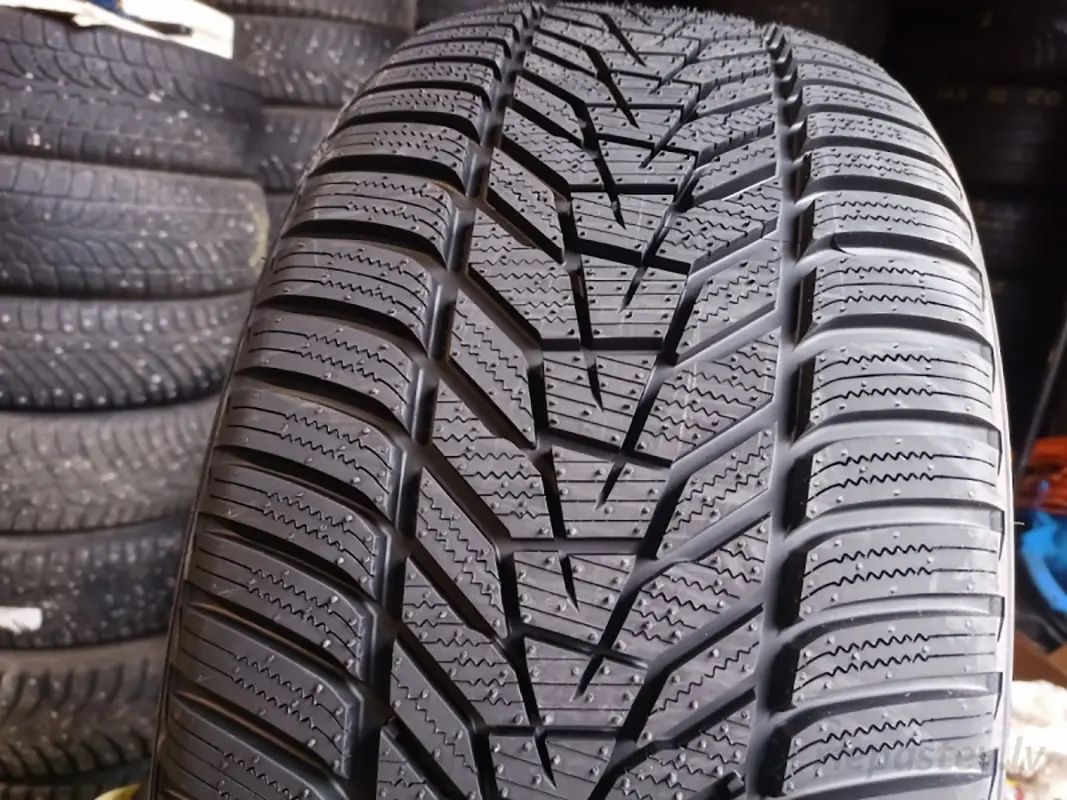 Автомобильные шины Hankook Hankook Winter i*cept evo3 W330 225/45R18 95V 3