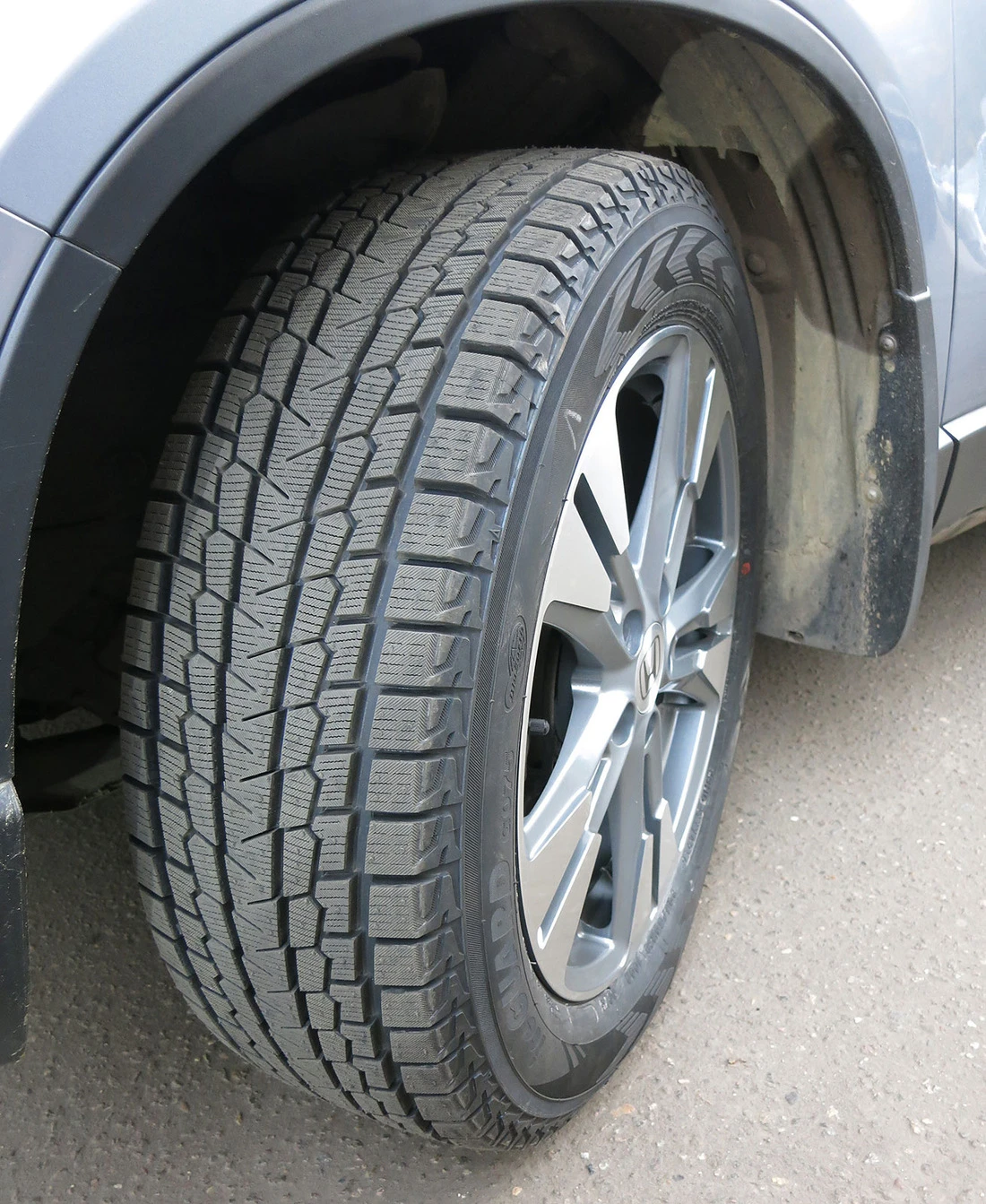Автомобильные шины Yokohama 215/65R17 99Q iceGuard G075 2