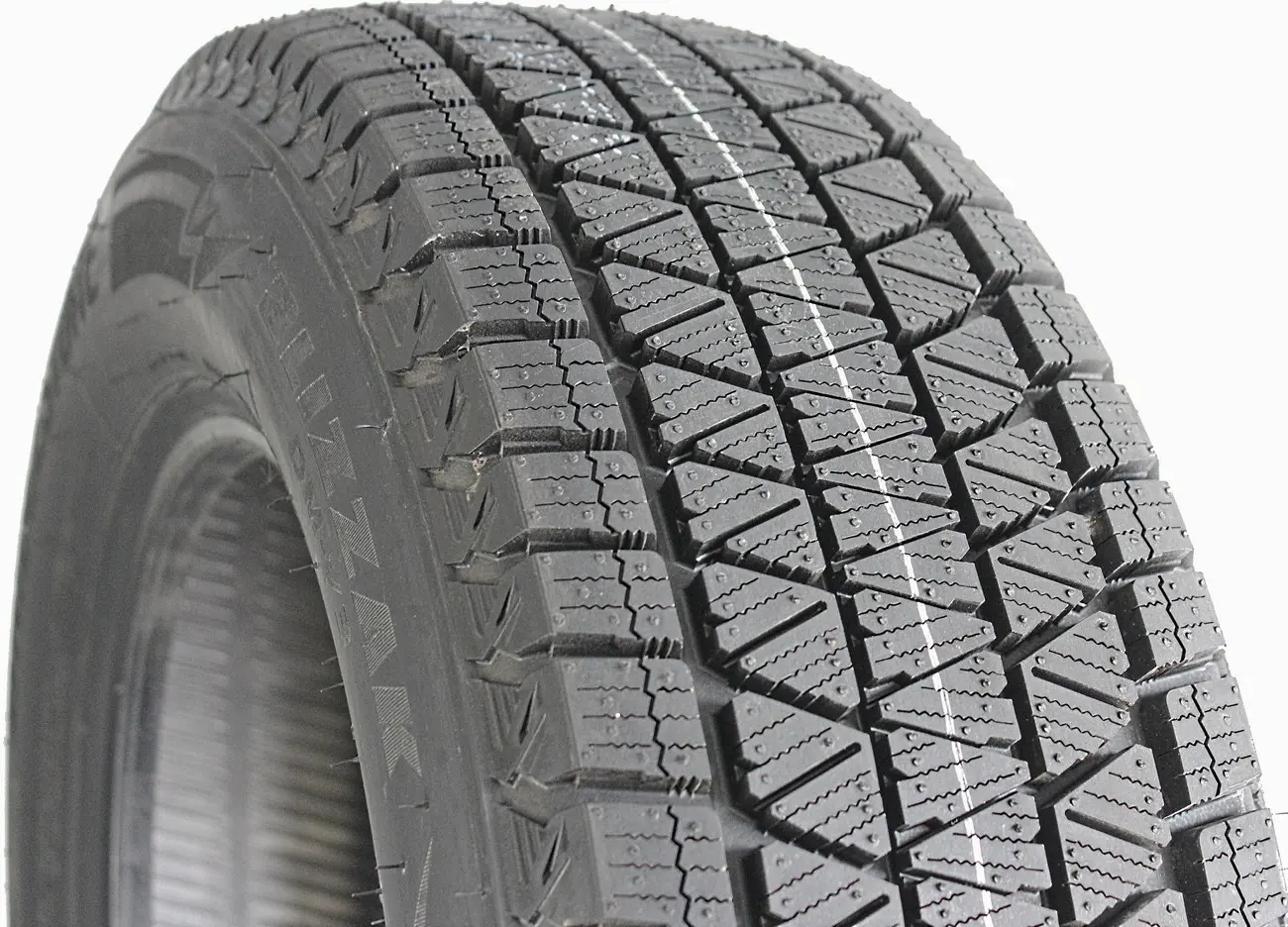 Зимняя шина Bridgestone Blizzak DM-V3 235/65R18 106S 3