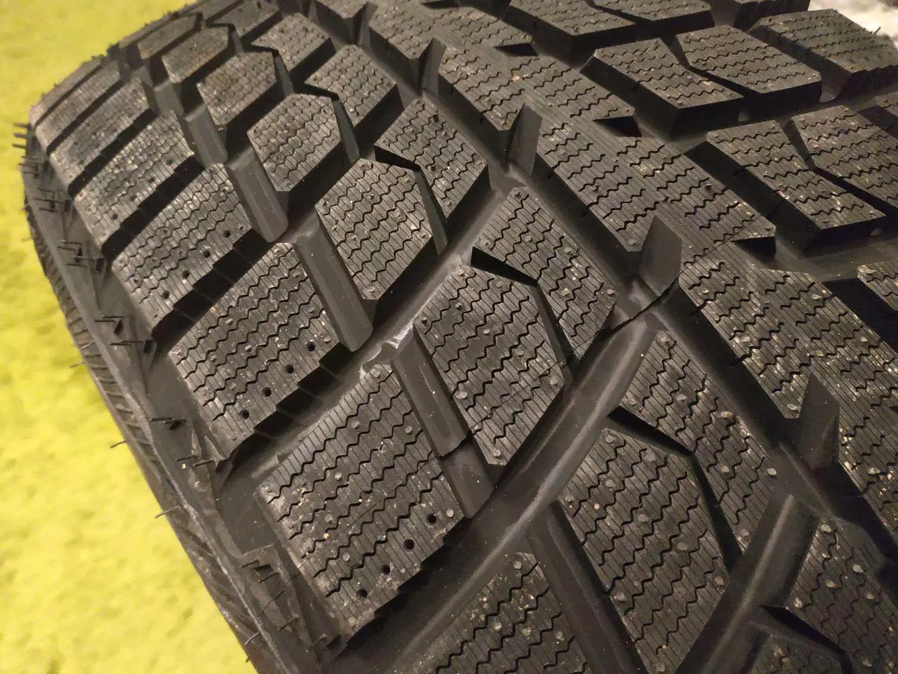 Автомобильные шины LingLong GreenMax Winter Ice I-15 SUV 235/55R17 99T 2