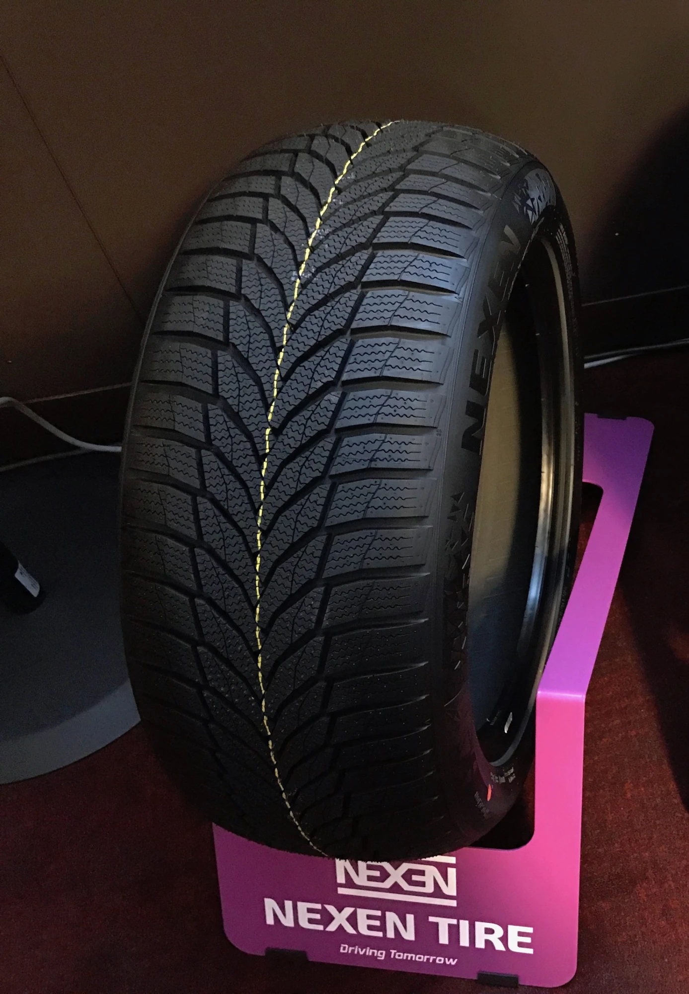 Зимняя шина Nexen WinGuard Sport 2 245/45R18 100V 3